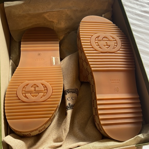 Authentic Gucci Platform slide. Size 8 - Picture 8 of 8